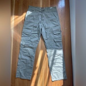 WRANGLER MENS CARGO PANTS beige 30” by 32”